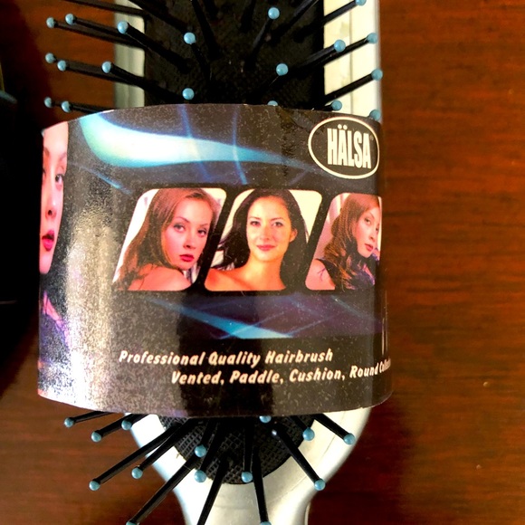 2 New HALSA PROFESSIONAL Hairbrushes - Picture 4 of 5